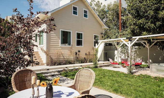 Hollywood Maison | LUX Marvelous 4-bedroom house in Los Angeles with Private Gate and Patio