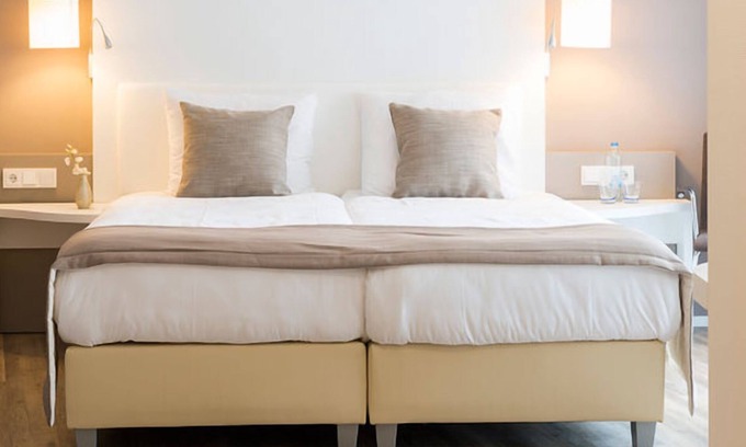 Wageningen Hôtel | Lux Retreat w/Onsite Dining, Serene Views & Spa Access | Close to Nature Parks