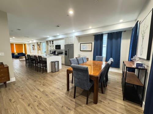 Washington Maison | LUX Spacious Townhouse 4BR in DC