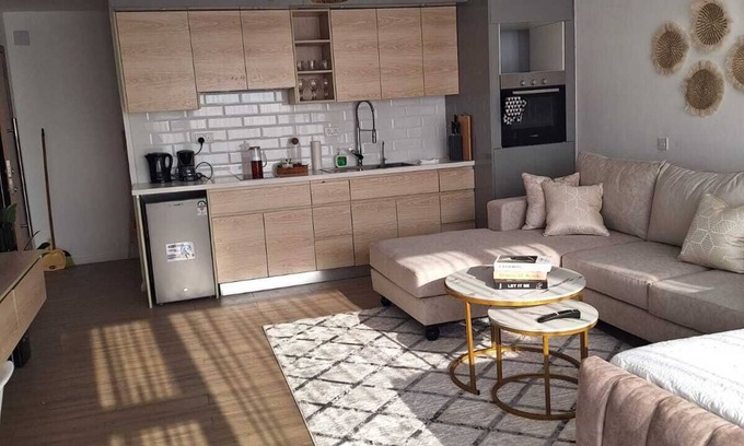 Thompson Estate Appartement | Lux Studio near Junction Mall Lavington With swimming pool & gym, lounge area