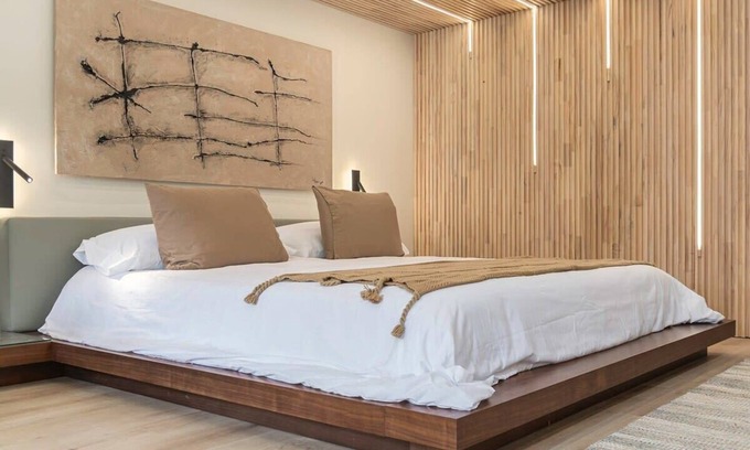 Aksarben - Elmwood Park Appartement | Lux Studio Oasis! Hot Tub, Cozy Heated Floors!