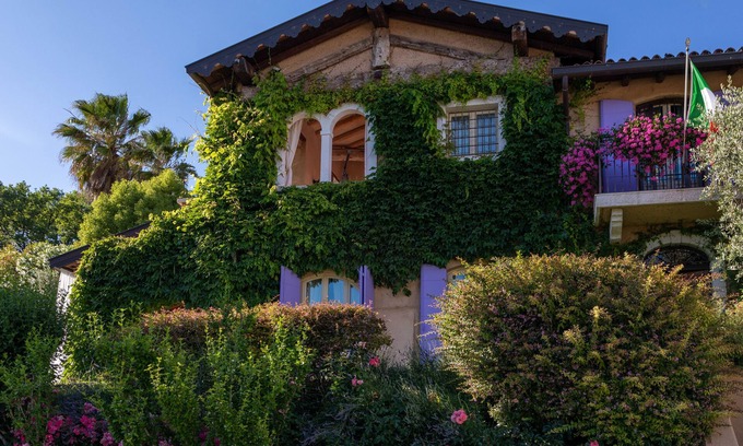 San Felice del Benaco Villa | Villa Charme Luxe, Vue Lac, Majordome, Petit Déjeuner, Piscine, proche Golf, Gym