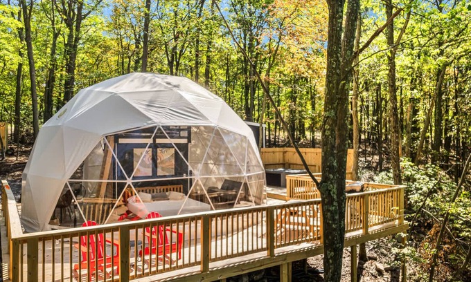 Capon Bridge Appartement | Luxe 2 Bed Dome w Hot Tub, Deck, Fire Pit & Bath