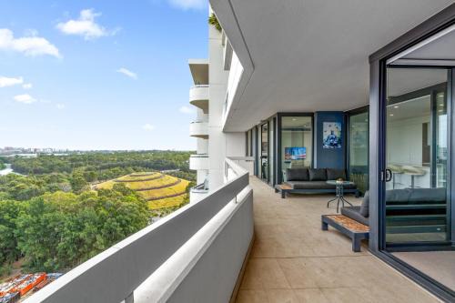 Lidcombe Appartement | Luxe 2-Bed: Modern Interiors Balcony & BBQ Area