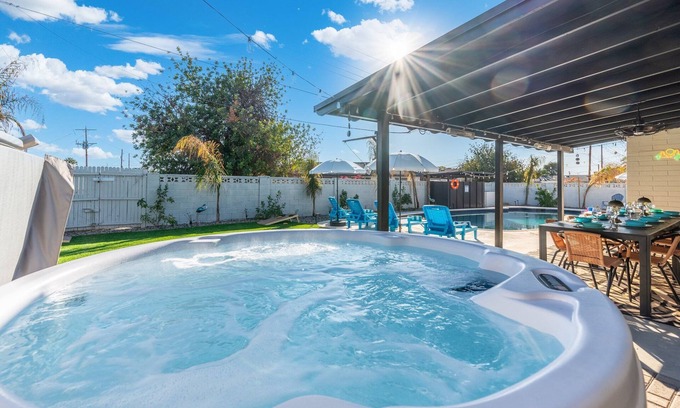 Village Grove Maison | Luxe 2 BR House, FREE Heated Pool, Hot Tub, 5min Old Town, 15min Barrett Jackson