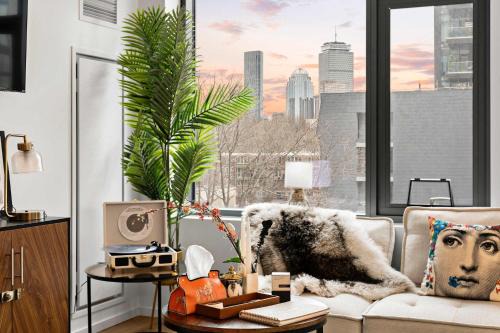 Shawmut Appartement | Luxe 2BR Apt near Boston Common with Pool