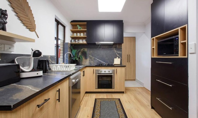 Marangaroo Villa | Luxe 3BR Villa with Kitchen & Laundry