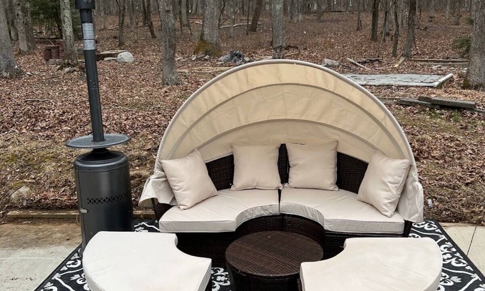 Jim Thorpe Maison | Luxe 4 bedroom Oasis with Hot Tub