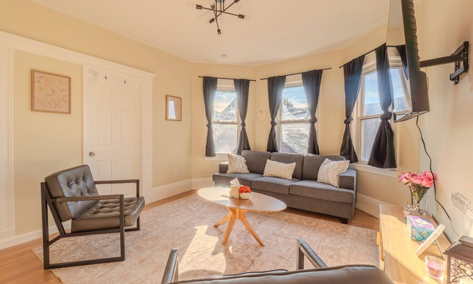 East Somerville Maison | LUXE 4BDR/2BA Near Boston- T-Station & Encore Casino