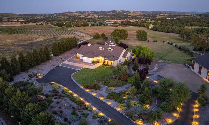 Templeton Maison | Luxe 6BR / 3BA, dort 14 w / 1500 pc salle de jeux et piscine à West Templeton
