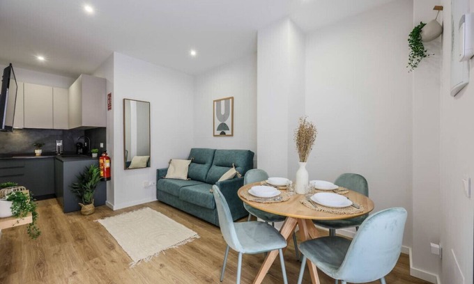 Las Acacias Appartement | Luxe Apartments Madrid Rio by Rentitup