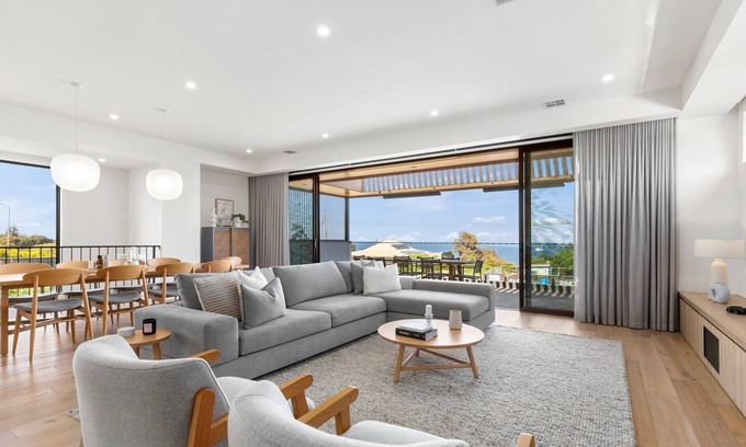 Black Rock Maison | Luxe beachfront property opposite the beach