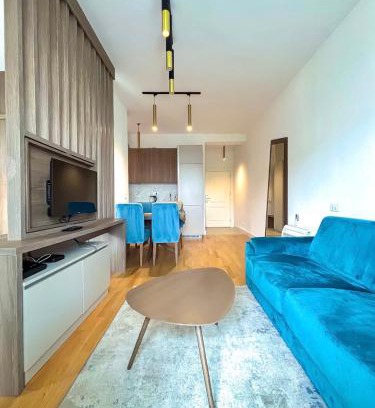 Becici Appartement | Luxe Beachfront Stay in Bečići with Pool