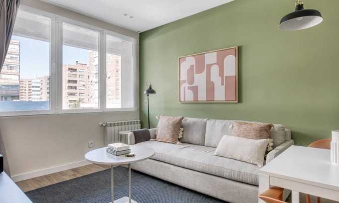 Hispanoamerica Appartement | Luxe Bernabéu Studio w/ Doorman, nr Real Madrid Stadium, by Blueground