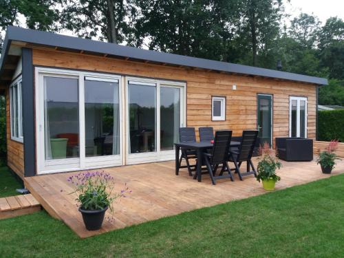 Menaldum Maison | Luxe bungalow op rustig vakantiepark.