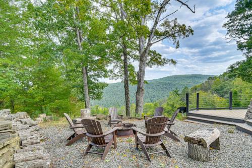 Cameron Maison | Luxe Cabin Compound 4 Mi to Cameron State Forest!
