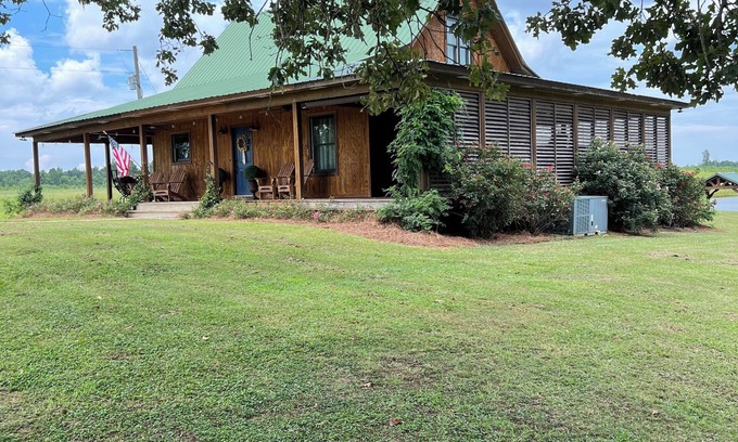 Philadelphia Cabine | Luxe cabin minutes away from Marty Stuart's Congress of Country Music