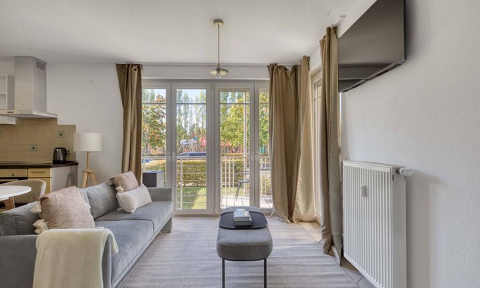 Cents Appartement | Luxe Cents Studio w/ Balcony & Elevator, nr Bus Station, by Blueground