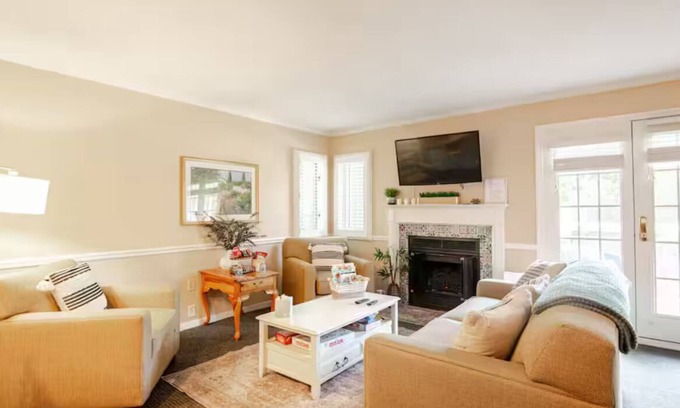 Norwich Copropriété | Luxe Condo in Norwich Less Than 3 Minutes From Mohegan Sun