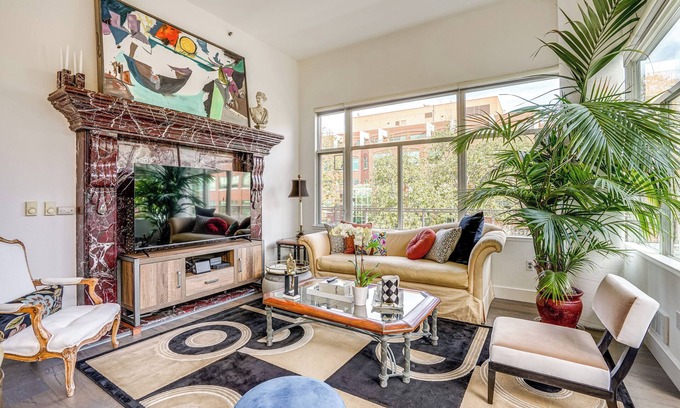 Emeryville Copropriété | Luxe Condo w/ Private Patio & Perks in Emeryville!