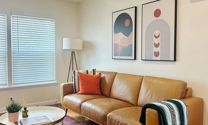 Old Town Appartement | Luxe Cozy Home near LAX, Beaches, SoFi