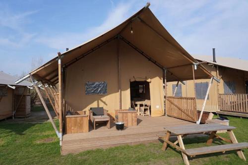Heusden Gem Asten Autre | Luxe en sfeervolle safaritent met eigen badkamer voor 6 personen Doc