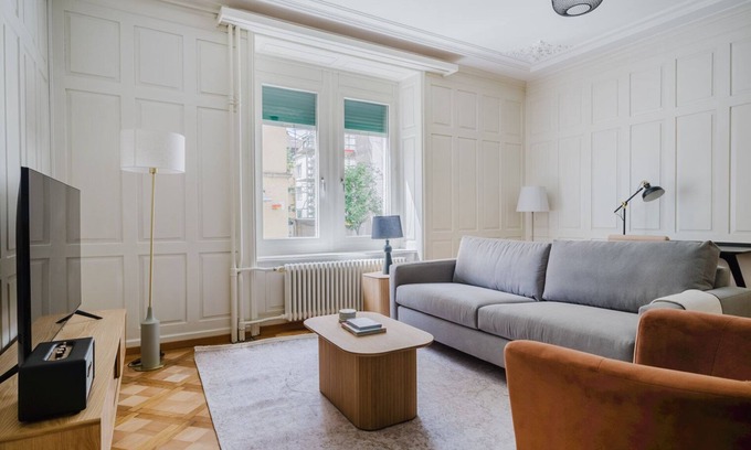 Enge Appartement | Luxe Enge 2BR w/ Shared W/D, near Local Market & Old Town, by Blueground