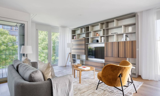 Escher Wyss Appartement | Luxe Escher Wyss 2BR w/ Storage & W/D, nr Station, by Blueground