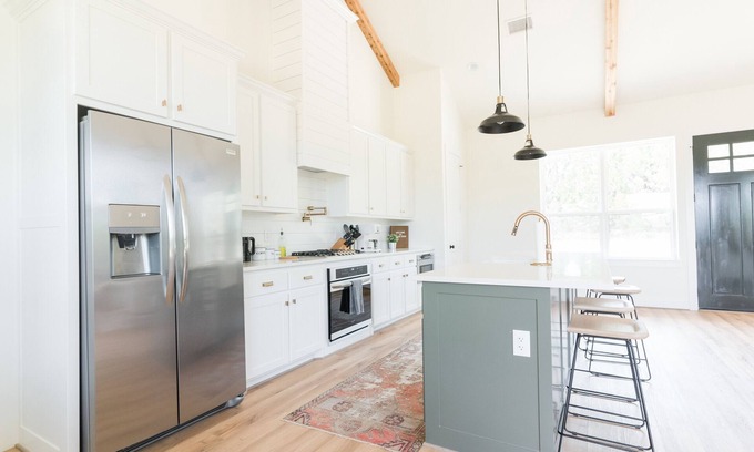 Glen Rose Maison | Luxe Farmhouse | Fossil Rim | Dino Valley | Tesla + EV Charging