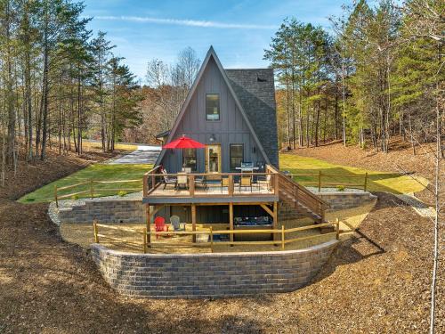 Mill Spring Maison | LUXE Lake Adger-Lakefront Home, Private Dock, Hot Tub, Fire Pit, Canoe, Epic Mtn & Lake Views, Universal EV Station