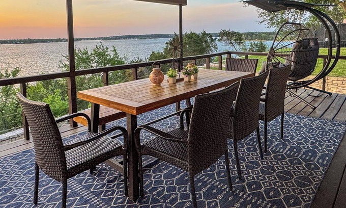 Granbury Maison | Luxe Lake Granbury Retreat: Dock, Deck & Game Room