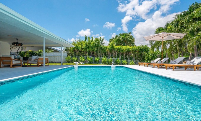 Lake Ida Shores Maison | LUXE Lake Oasis I Dock, Pool & Designer Interiors