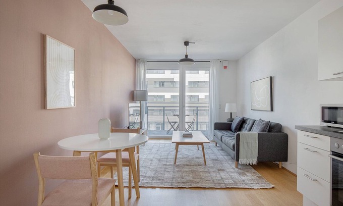 Erdberg Appartement | Luxe Landstraße 1BR w/ Garden & Balcony, nr Hyblerpark, by Blueground