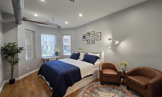 Woodlawn Appartement | Luxe Loft vibe –4BR/3BA Apt– King Suite-11 minutes from downtown-Families-Groups