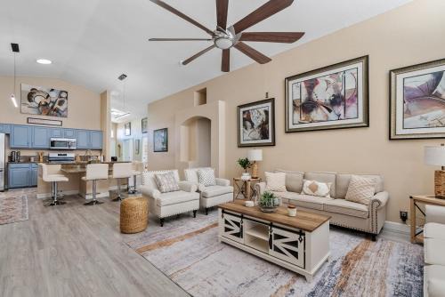 Arizona Skyline Community Maison | Luxe Mesa Home with Pool, Yard, Game Room