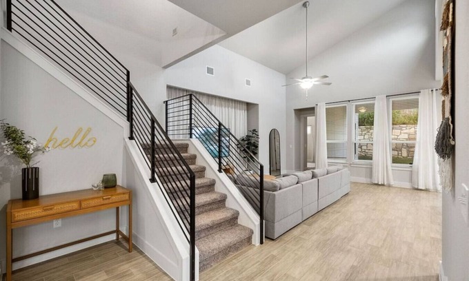 Austin Maison | Luxe, Modern 4B House with Office, 20 min to DT