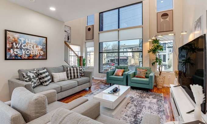 Newark Maison | Luxe Newark Retreat w/ Rooftop Deck: Pets Welcome!