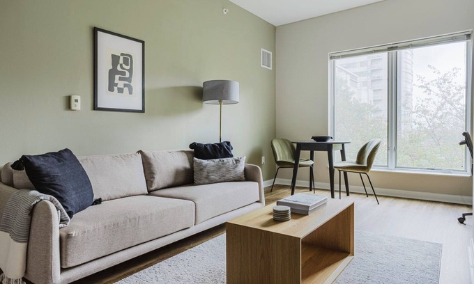 North Bethesda Appartement | Luxe North Bethesda 1BR w/ W/D, Pool & Gym, nr Metro, by Blueground