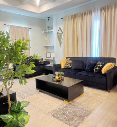 Mission Appartement | Luxe of Haven - 2bed with office and free parking