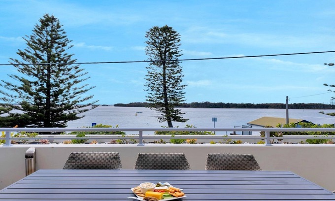 The Entrance Maison | Luxe Pelican Lake, Views and Private Spa.