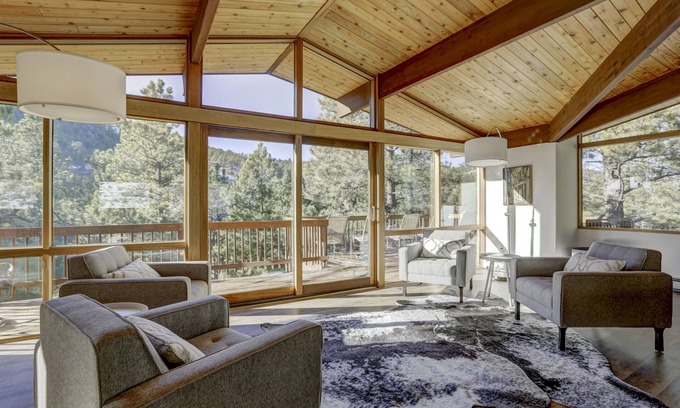 Boulder Maison | Luxe Private Mountain Lodge 5 Bdrm Home HOT TUB - WiFI Min. to town