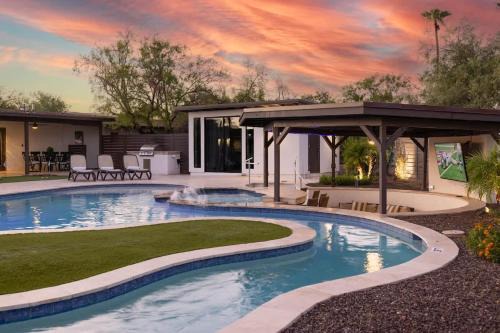 Paradise Valley Village Maison | Luxe Resort Retreat