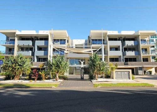 Urangan Appartement | Luxe Resort Units Urangan Esp Hervey Bay Marina Ocean Views Pool