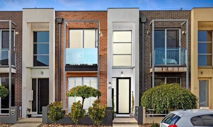 Maribyrnong Maison | Luxe Riverside 3BR Walk to Flemington Racecourse and Showgrounds 16 mins CBD