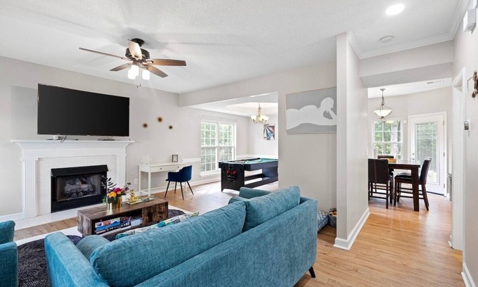 Prosperity Church Road Maison | Luxe Sleek 4BR Paradise Near Uptown w/ Games & Grill