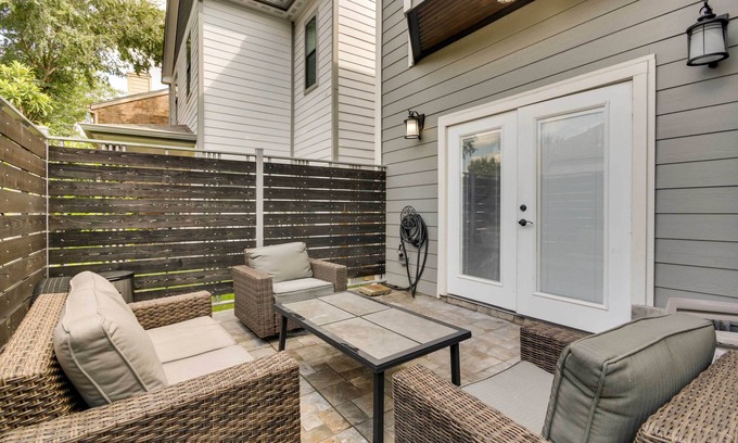 Briarforest Maison | Luxe Southwest Houston Home w/ Balconies & Patio!