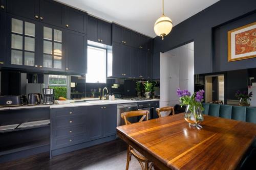 Carlton North Appartement | Luxe Stylish Two Level Apartment I Rooftop Terrace
