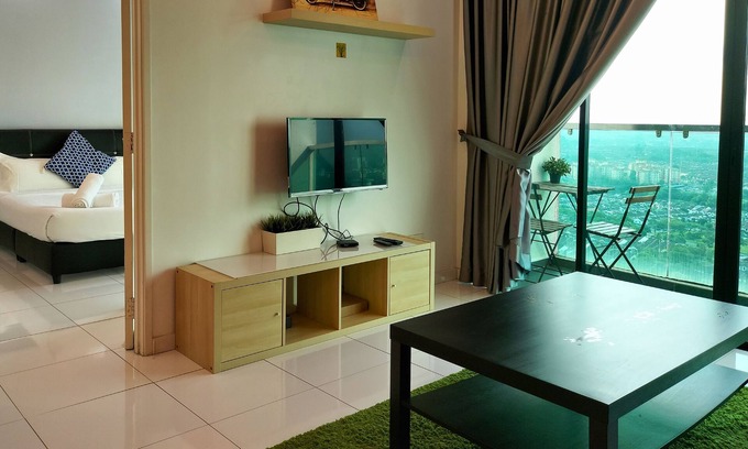 Bukit Indah Appartement | Luxe Suites at Skyloft