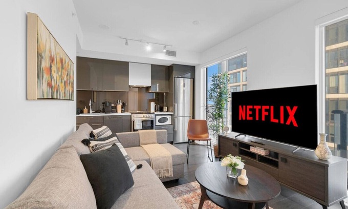 Garden District Hôtel | Luxe Suites - Eaton Centre / Dundas Square
