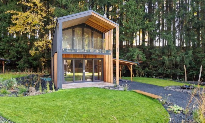 Mlade Buky Maison | Luxe Timber Lodge & Relaxing Bath” by Interhome